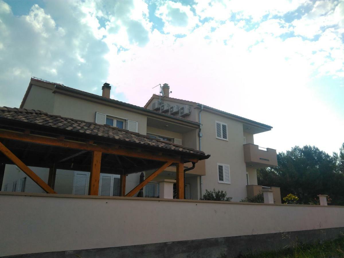 Hana Pakoštane